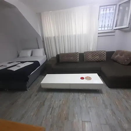 Apartament Celine 3 *